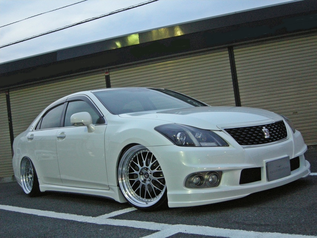 TOYOTA / CROWN / ZISTANCE W10M | WORK Photo Gallery