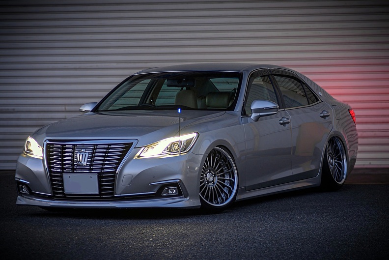 FORE FRONT TOYOTA CROWN MAJESTA LANVEC LF1 | WORK Photo Gallery