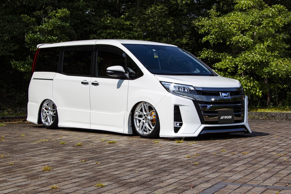 TOYOTA / NOAH & VOXY & ESQUIRE / GNOSIS CVX | WORK Photo Gallery
