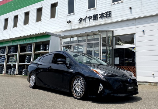 タイヤ館本荘 TOYOTA PRIUS VS XV