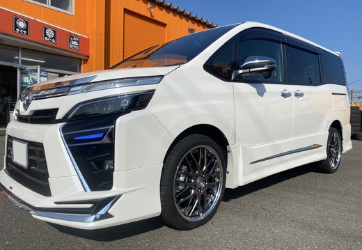 ベスト苫小牧 TOYOTA VOXY LANVEC LM1