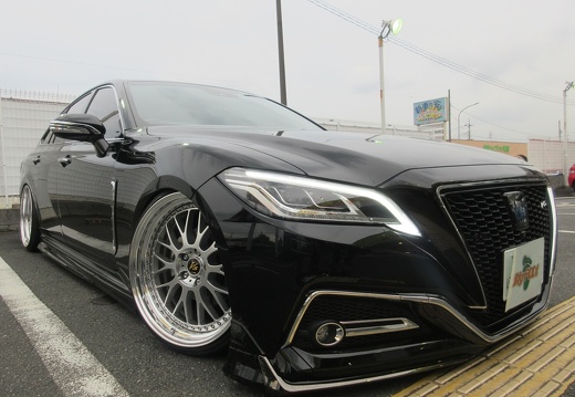 ビックフット川口店 TOYOTA CROWN VS XX