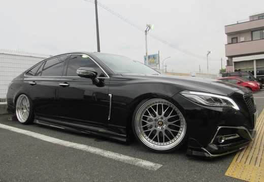 ビックフット川口店 TOYOTA CROWN VS XX