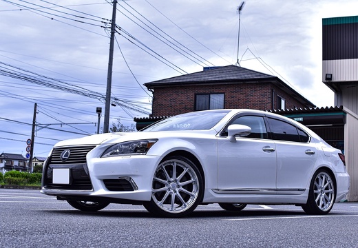 タイヤ館 つくば谷田部 LEXUS LS600h GNOSIS AE201