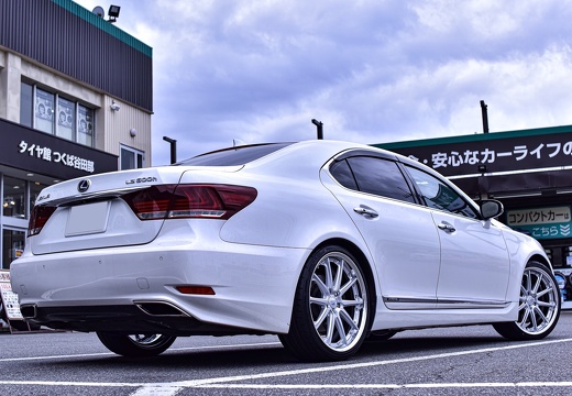 タイヤ館 つくば谷田部 LEXUS LS600h GNOSIS AE201