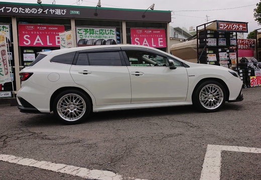 タイヤ館別府 SUBARU LEVORG GNOSIS GR204