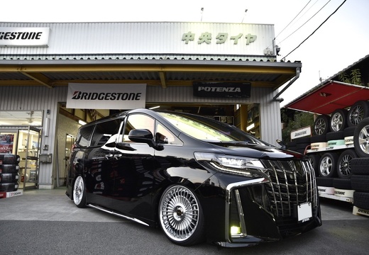 中央タイヤ TOYOTA ALPHARD EMITZ