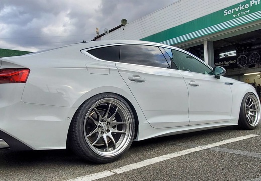 タイヤガーデン堺 Audi A5 WORKEMOTION T5R2P