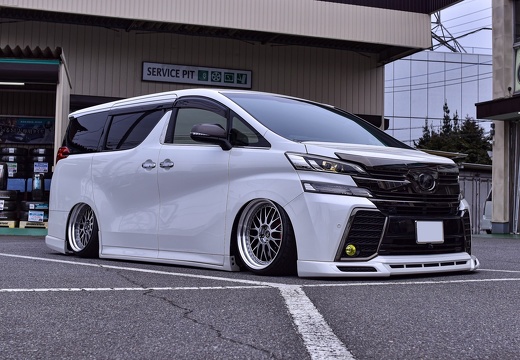 タイヤ館那珂 TOYOTA VELLFIRE WORKZISTANCE W10M