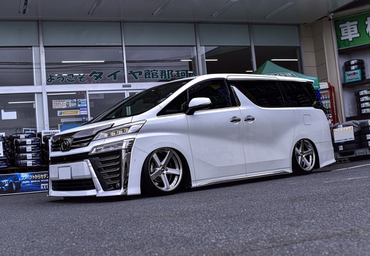 タイヤ館 那珂 TOYOTA VELLFIRE BACK LABEL ZEAST BST2