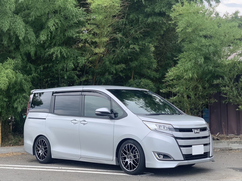 WORK EMOTION T5R ノア/ヴォクシー ハイブリッド 4WD 6AA-ZWR95W 1台分 1ピース ホイール 4本 グローシルバー WORK EMOTION T5R トヨタ ノア&frasl;ヴォクシー ハイブリッド 4WD 6AA