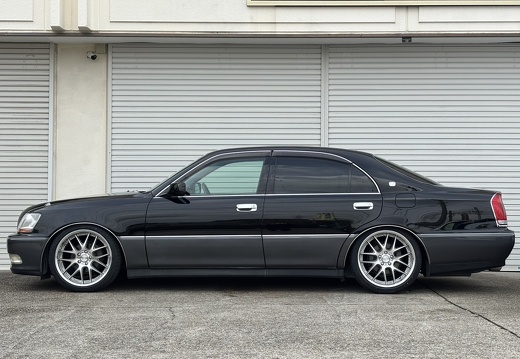 ROYAL VINTAGE TOYOTA CROWN MAJESTA Lanvec LM7