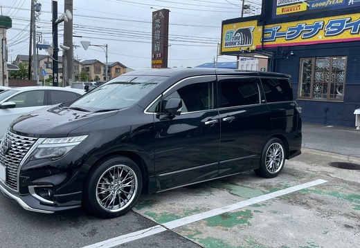 57タイヤワークス NISSAN ELGRAND SCHWERT BRUNNEN