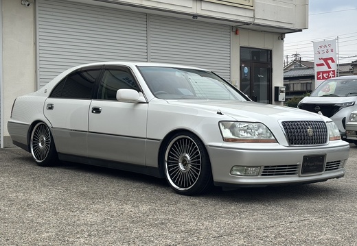 ROYAL VINTAGE TOYOTA CROWN MAJESTA EMITZ